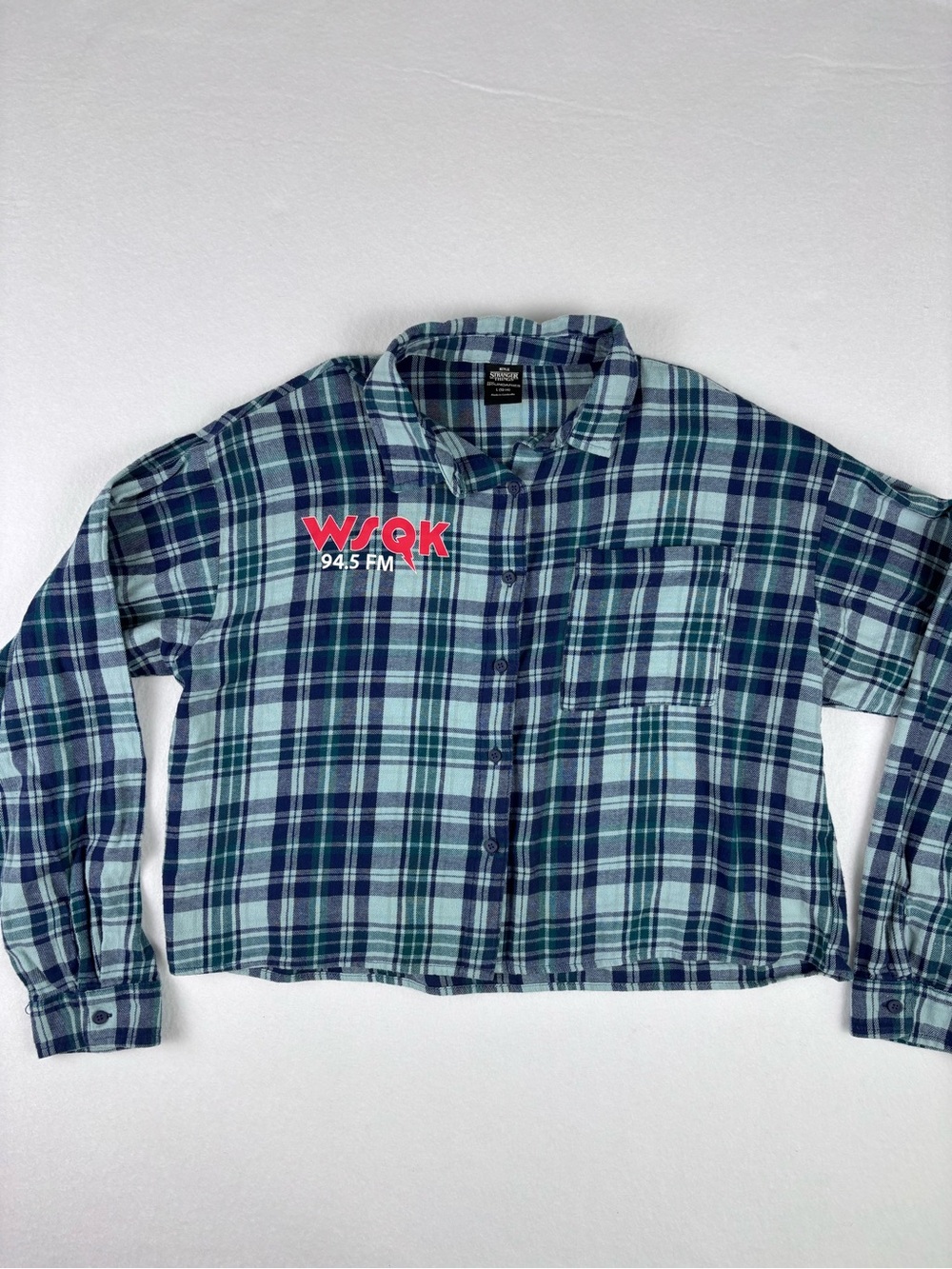 Netflix Stranger Things Women’s L Flannel plaid Button-Up Shirt Halloween retro